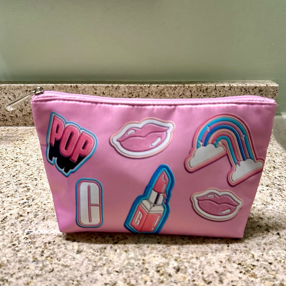 Clinique Travel Gift Set With Pink Makeup Bag - Picture 3 of 4